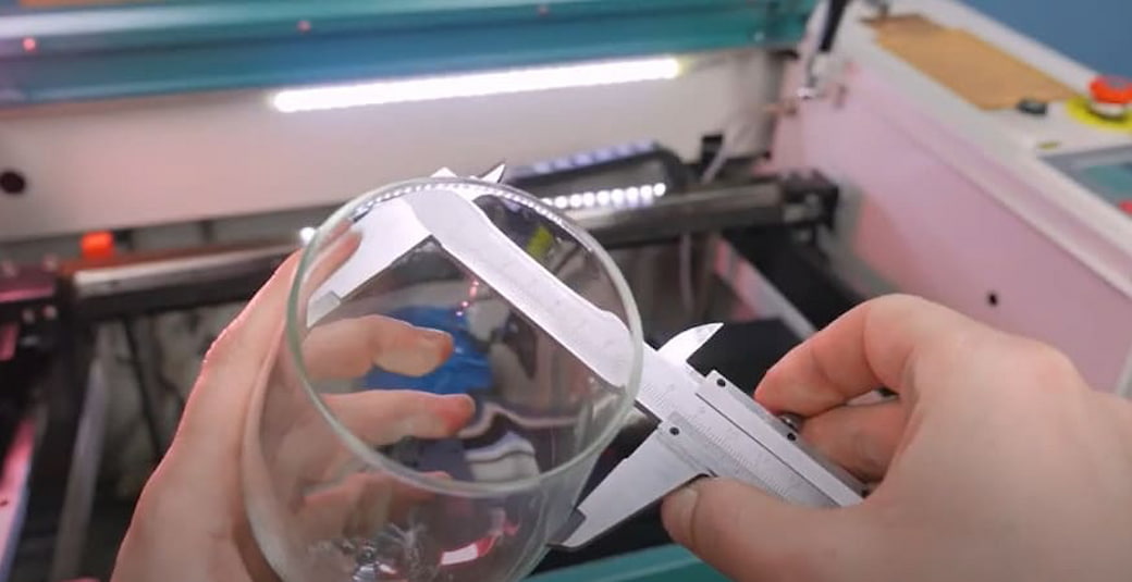 Гравировка бокала на лазерном станке